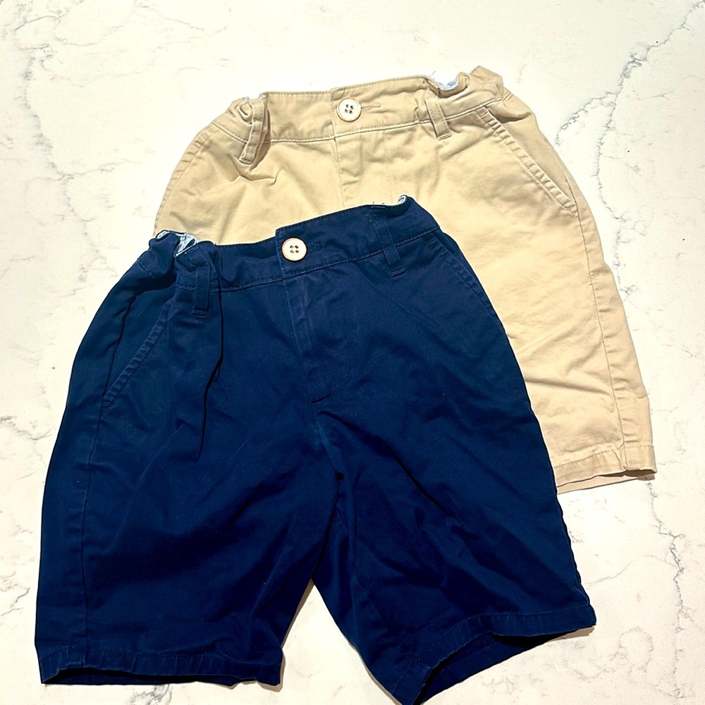 2 pairs of girls Crown and Ivy shorts. Both are size 7.